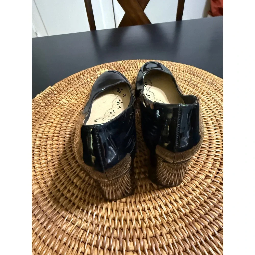 CL by Laundry Womens Black Patent Block Heel Round Toe Pumps Size 6M Scuffed